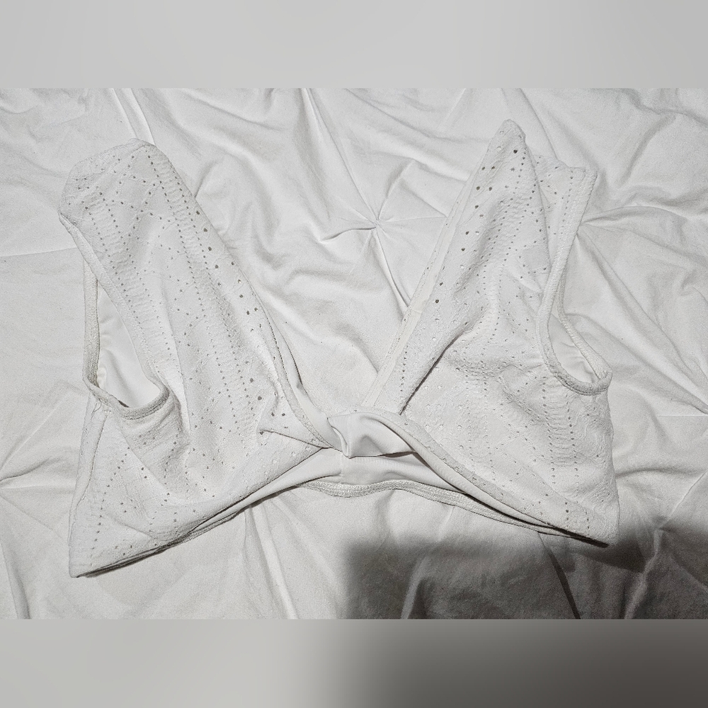Beth Richard's bikini top size large white twist back NEW CONDITION